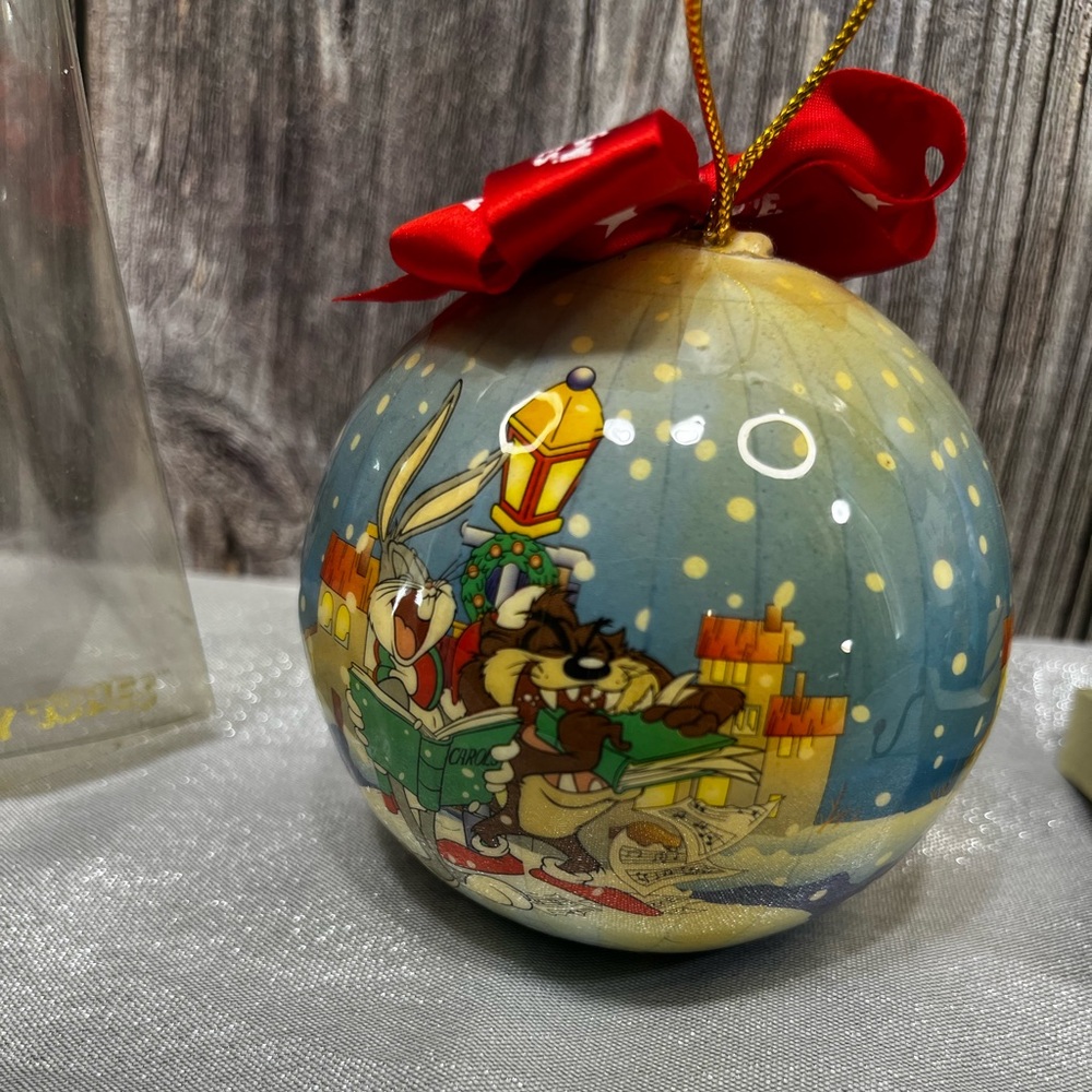 Vintage 1995 Looney Tunes Ornament and FREE Stocking Hanger
